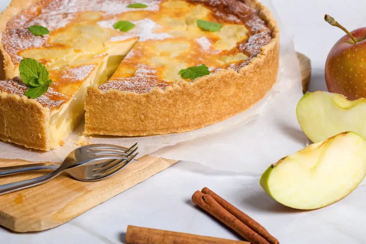 Czas pieczenia szarlotki: Jak upiec idealną i uniknąć zakalca?