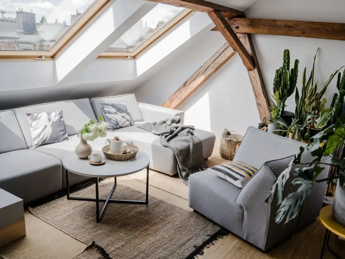 Duży salon: Jak uniknąć pustki i stworzyć przytulne wnętrze?