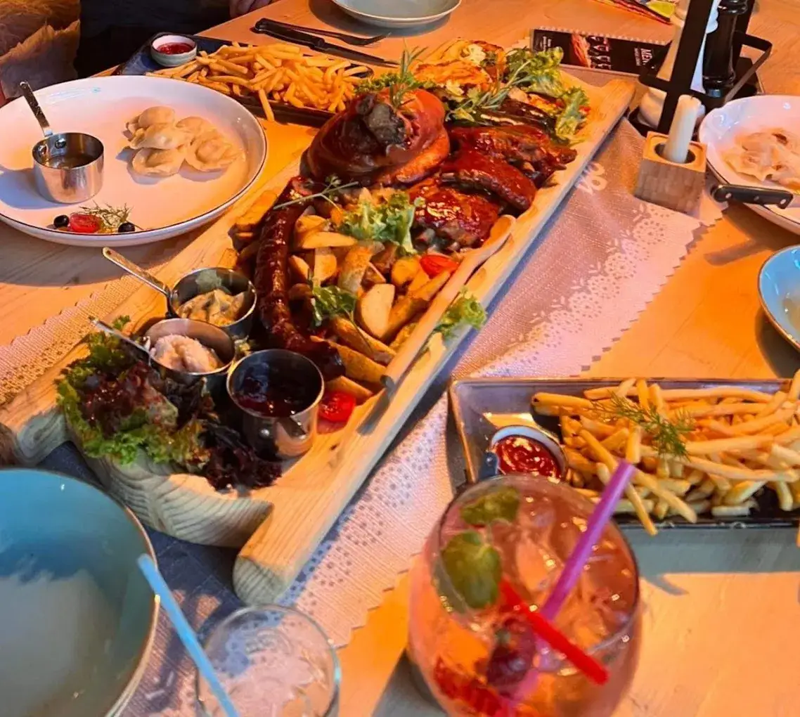 Zakopane: Gdzie zjeść? Przewodnik po najlepszych restauracjach i karczmach