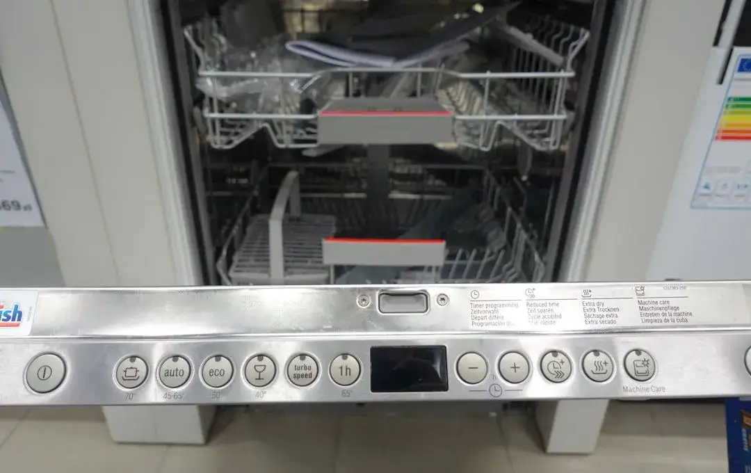 Jak zdjąć blat ze zmywarki Bosch bez uszkodzeń i problemów