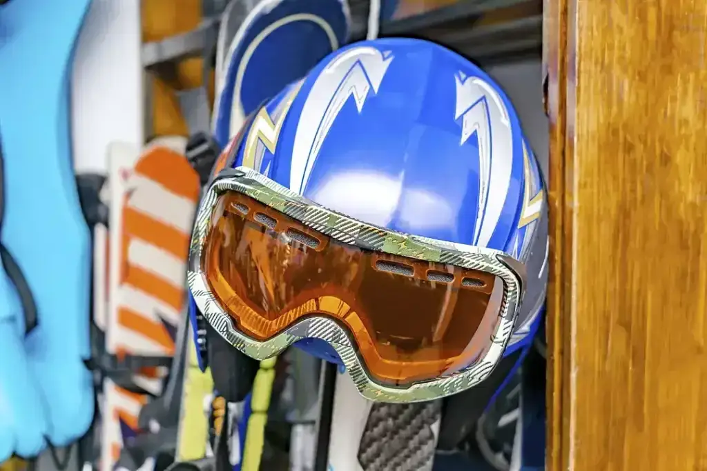 Kask narciarski: Jak wybrać idealny? Poradnik 2024