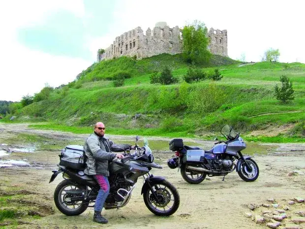 Najlepsze trasy motocyklowe w Jurze Krakowsko-Częstochowskiej, które musisz przejechać