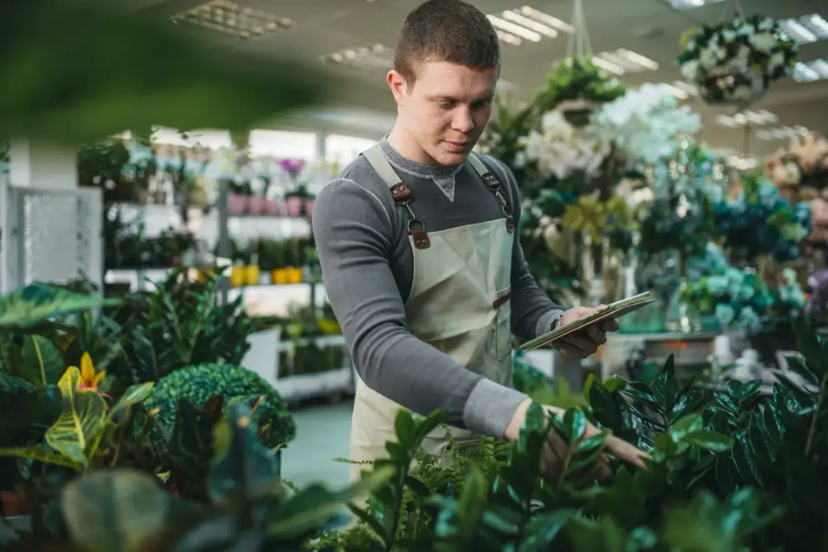 Staż: Ile godzin pracujesz? Uniknij pułapek i poznaj prawa!