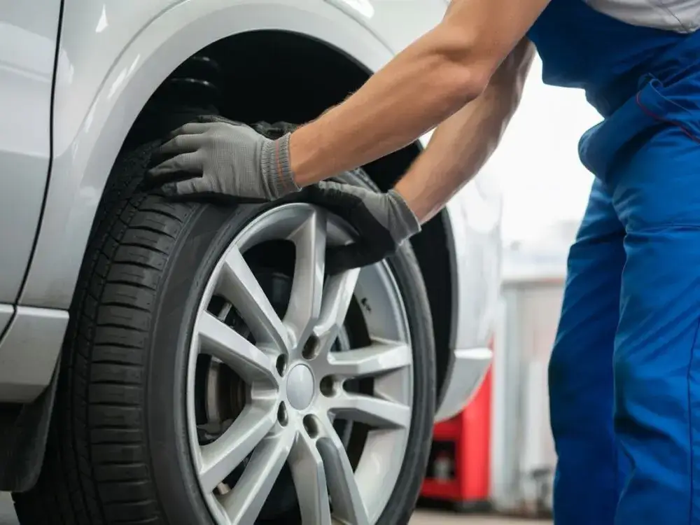 Ile kosztuje zdjęcie opony z felgi? Sprawdź, zanim przepłacisz!