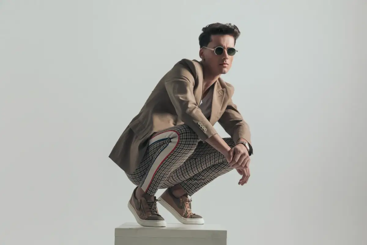 Buty do spodni w kratę: Jak wybrać idealne i uniknąć wpadki?