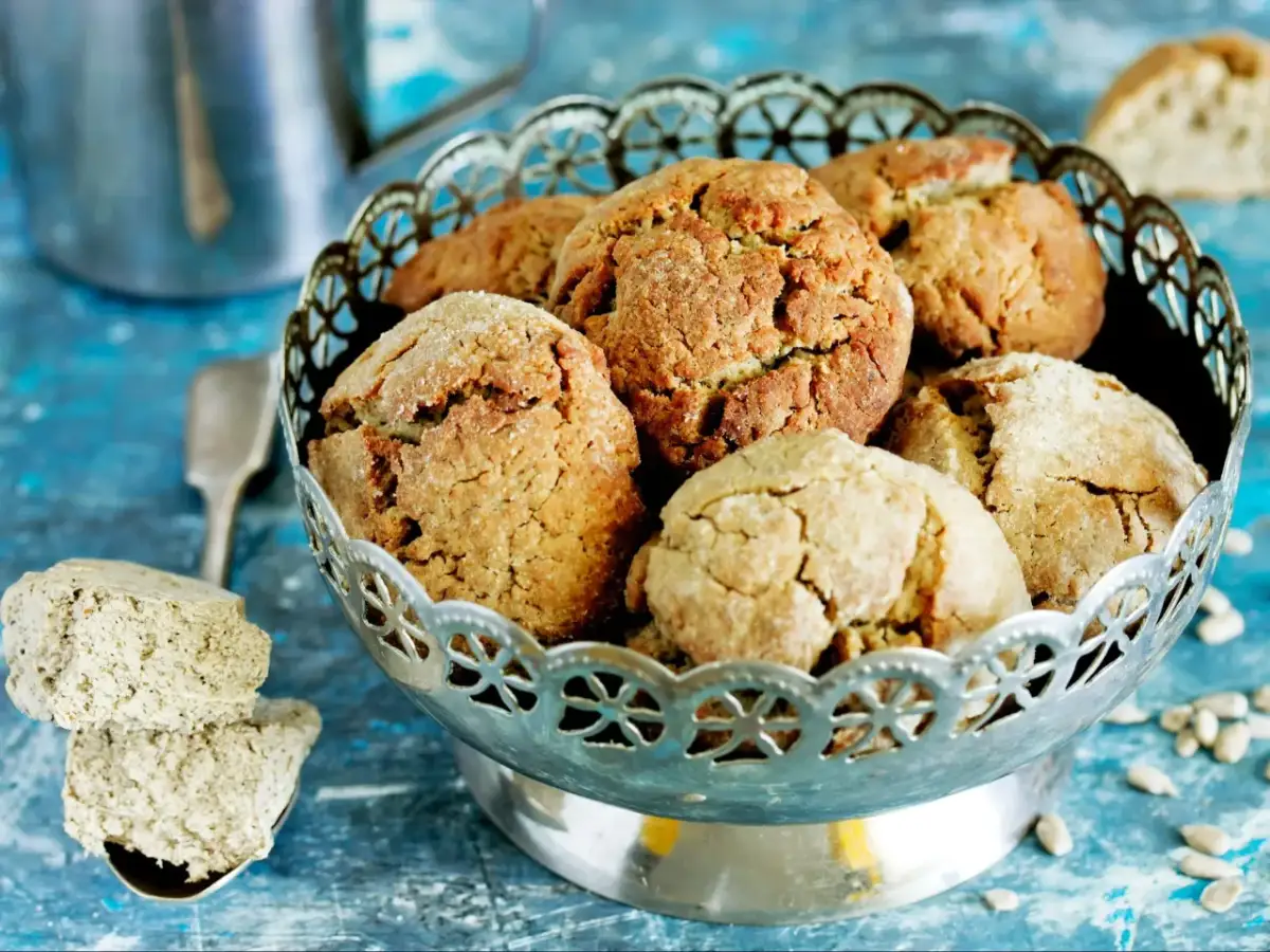 Sekret ciastek chałwowych: kruche, piaskowe, idealne proporcje