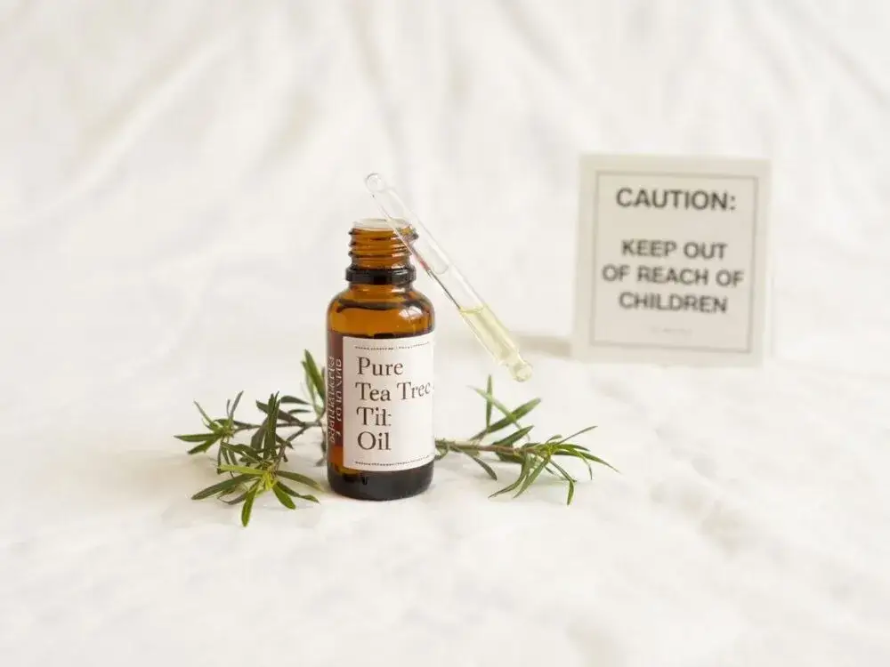 Czy olejek z drzewa herbacianego jest szkodliwy? Poznaj ryzyko i skutki.