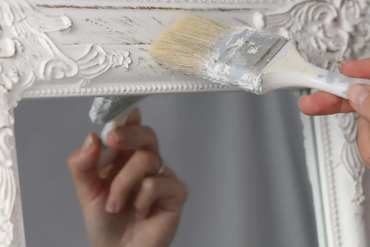 Jak zrobić ramę do lustra? Poradnik DIY: Oszczędź i upiększ!