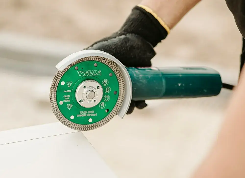 Gdzie wyrzucać kafelki? Sprawdź, jak uniknąć kar za nieprawidłową utylizację!