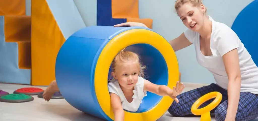 Wczesne wspomaganie rozwoju dziecka ile godzin? Sprawdź, co musisz wiedzieć