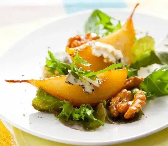 Jak skarmelizować gruszkę do sałatki – prosty sposób na pyszny smak