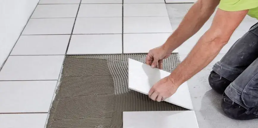 Jak przygotować podłoże pod płytki na tarasie, aby uniknąć problemów?