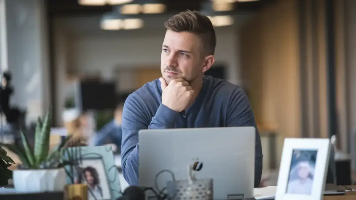 Jak odpowiedzieć na pytanie o zmianę pracy? Poradnik krok po kroku