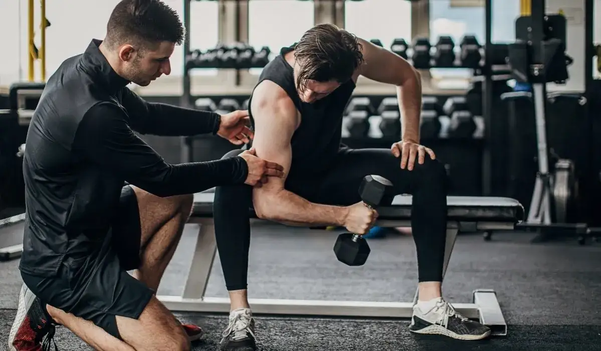 Rekompozycja sylwetki: Jak spalić tłuszcz i zbudować mięśnie?