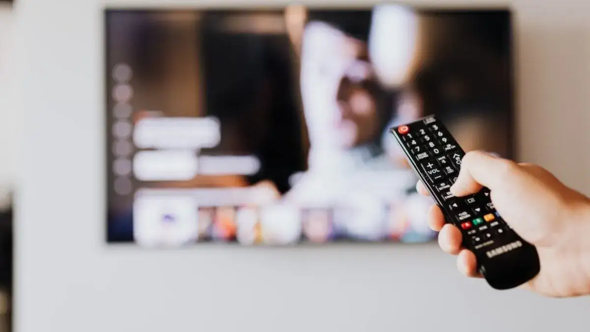 Czy warto kupić telewizor 100Hz? Odkryj kluczowe zalety i wady