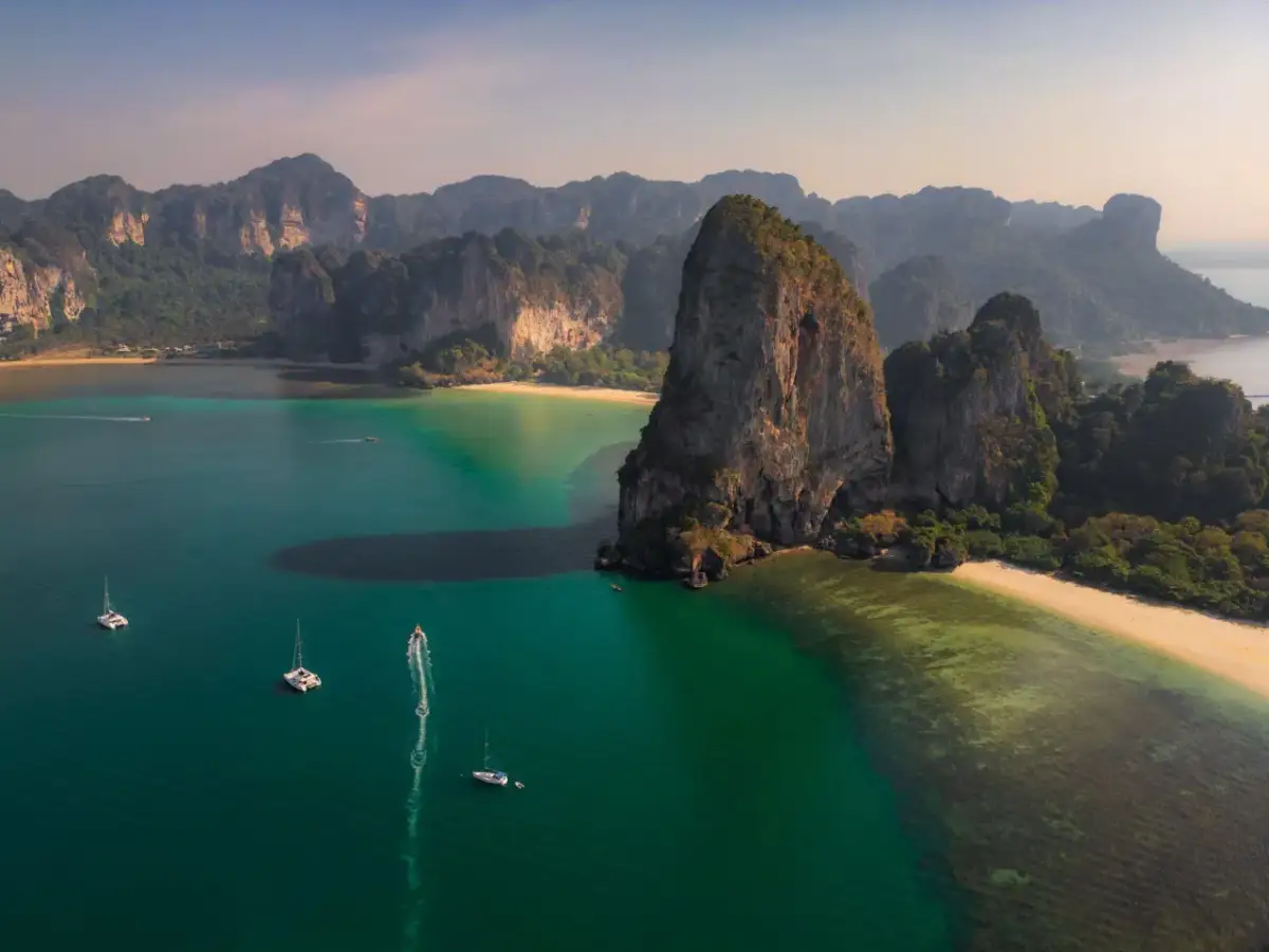 Tajlandia: Co zwiedzić? Twój przewodnik po rajskich wakacjach