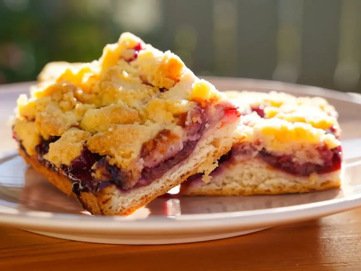 Ciasto z mrożonych śliwek: przepis na sukces bez zakalca!