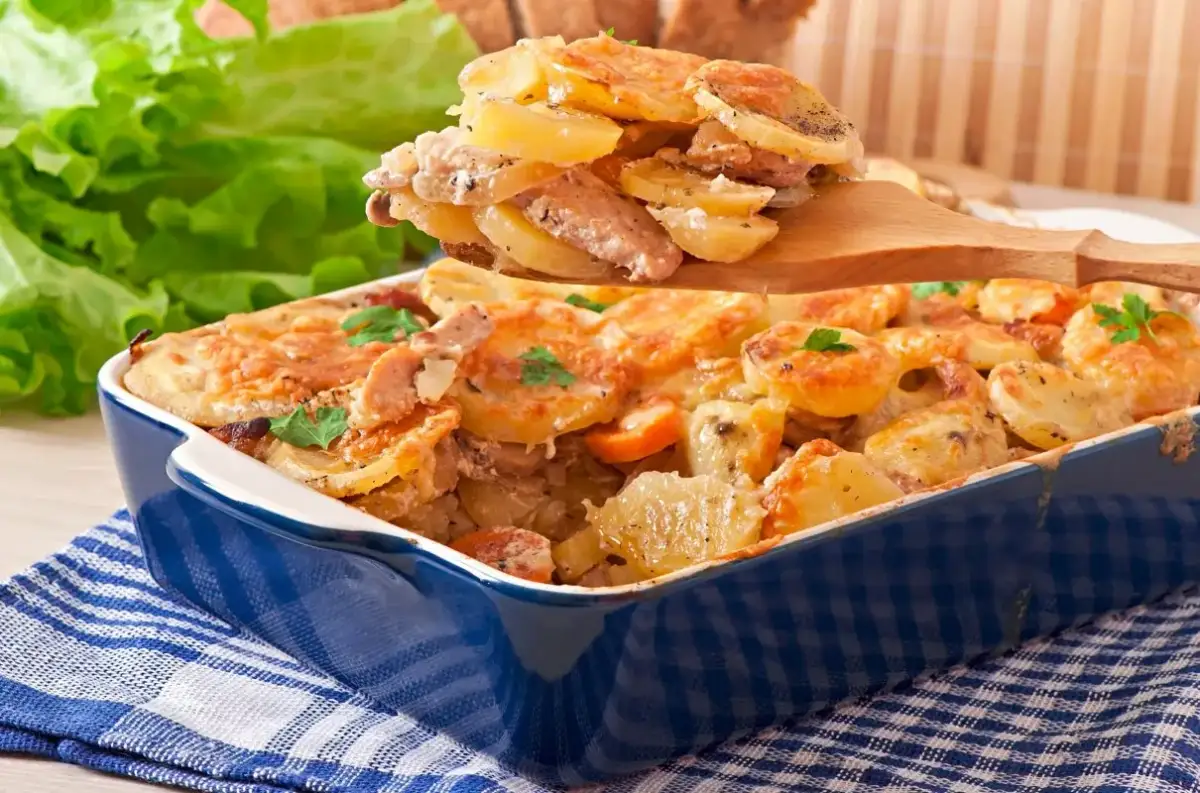 Zapiekanka gyros z ziemniakami: Odkryj sekret idealnego obiadu!
