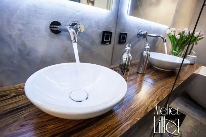 Płytki imitujące beton w łazience: trendy, porady i inspiracje