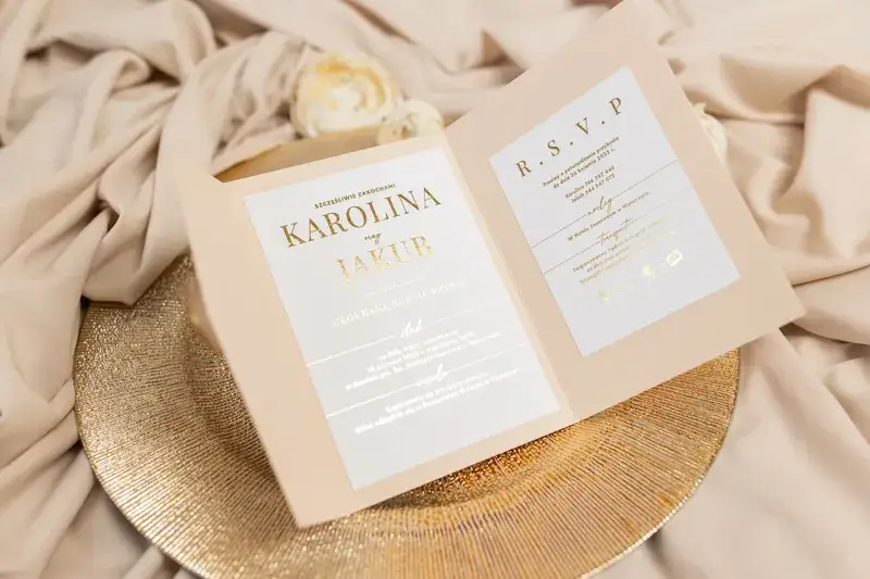 Zaproszenie na stypę: Wskazówki, by uniknąć gafy w żałobie