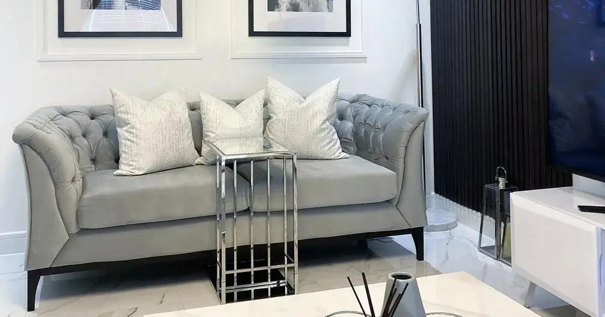 Idealne poduszki do szarej kanapy: Inspiracje i porady