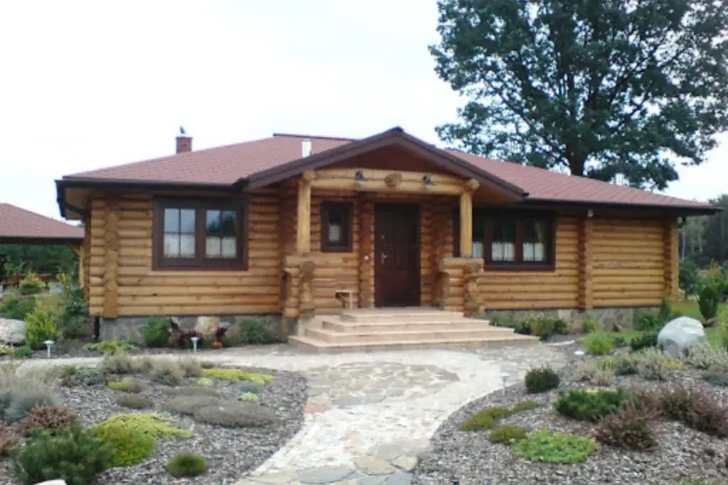 Dom z bala czy murowany – co wybrać, aby uniknąć problemów?