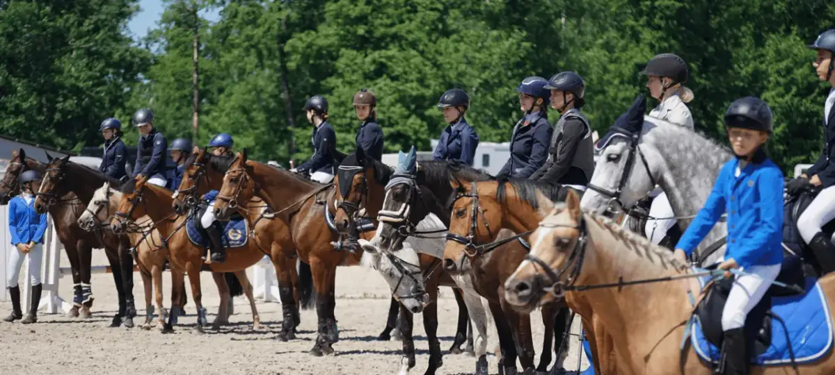 Najlepsze firmy jeździeckie w Polsce – sprawdź, co oferują
