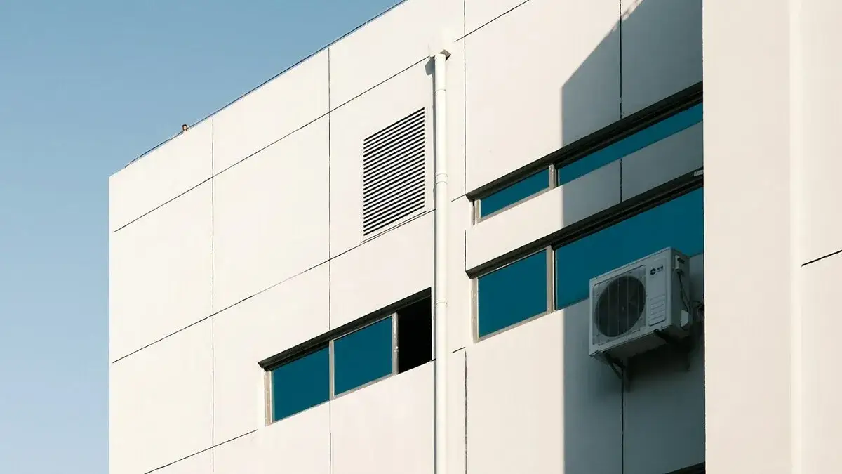 Jak ustawić klimatyzację w hotelu, aby uniknąć dyskomfortu i problemów