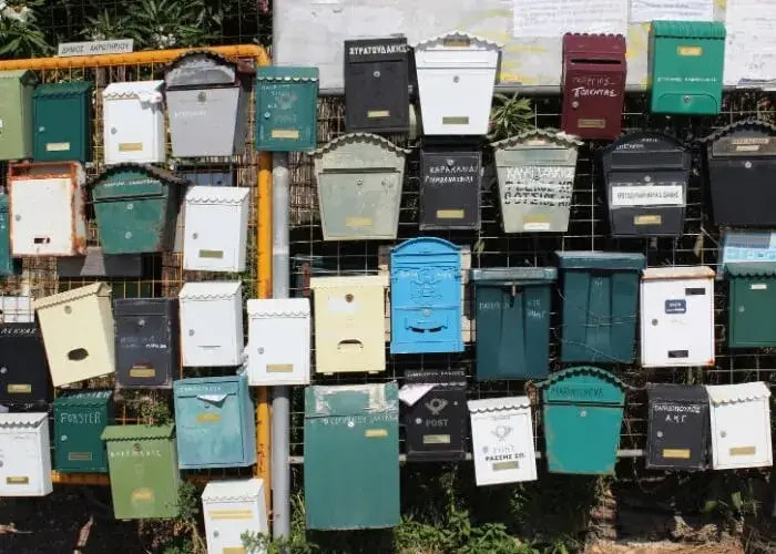 Adres w akcie notarialnym: Zamieszkania czy zameldowania? Rozwiewam wątpliwości