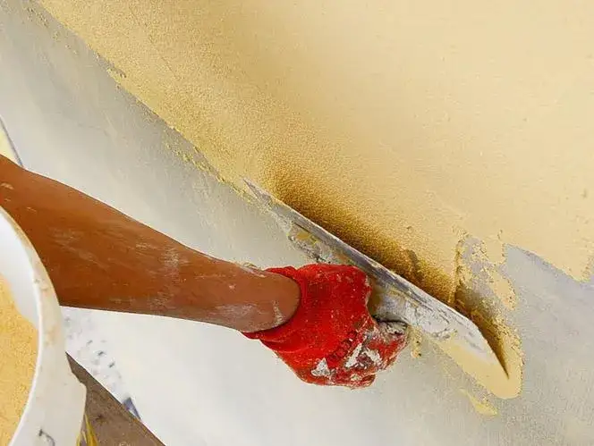 Jaką pacę do zacierania tynku wybrać, by uniknąć błędów?