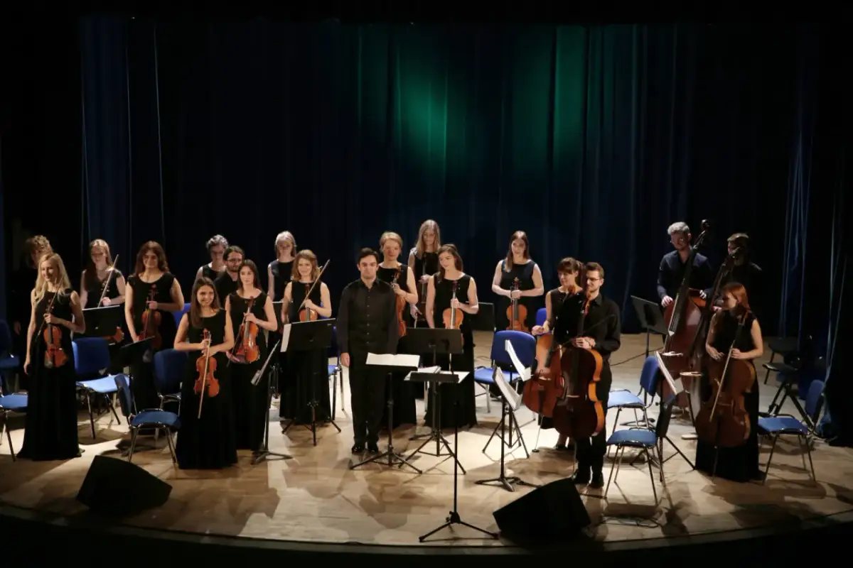 Muzyka elektroniczna symfoniczna - wyjątkowe wydarzenia i projekty muzyczne