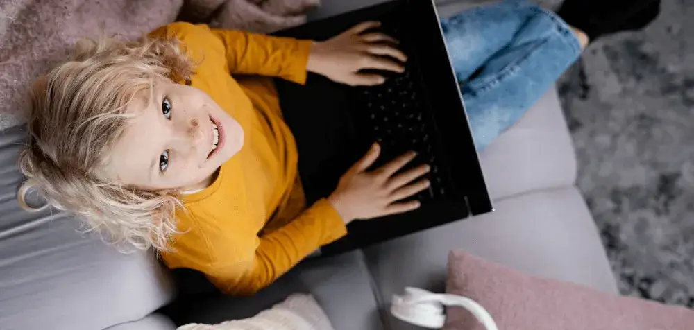 Jakie laptopy dla 4 klasistów są najlepsze do nauki i zabawy?