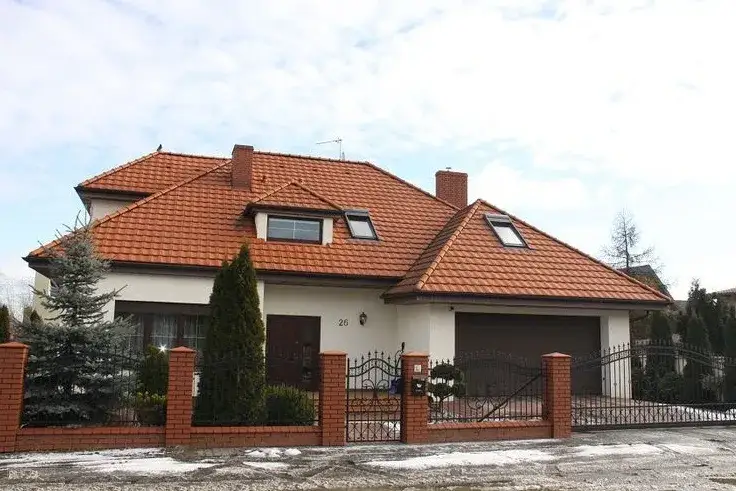 Jaki kolor elewacji do ceglastej dachówki, by uzyskać idealny efekt?