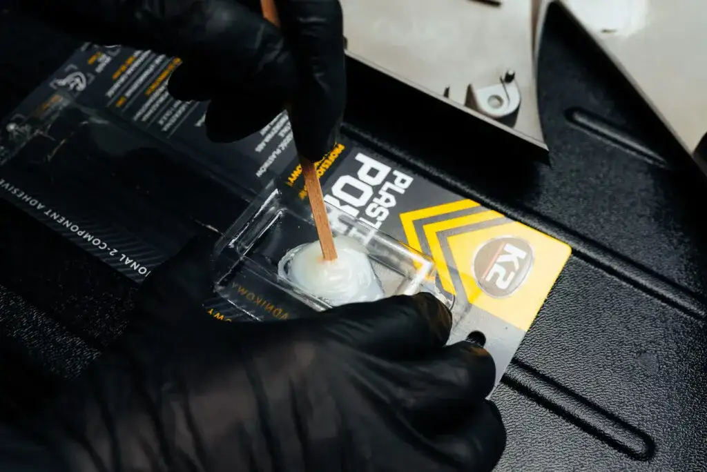 Skuteczne sposoby na to, czym skleić polipropylen bez problemów