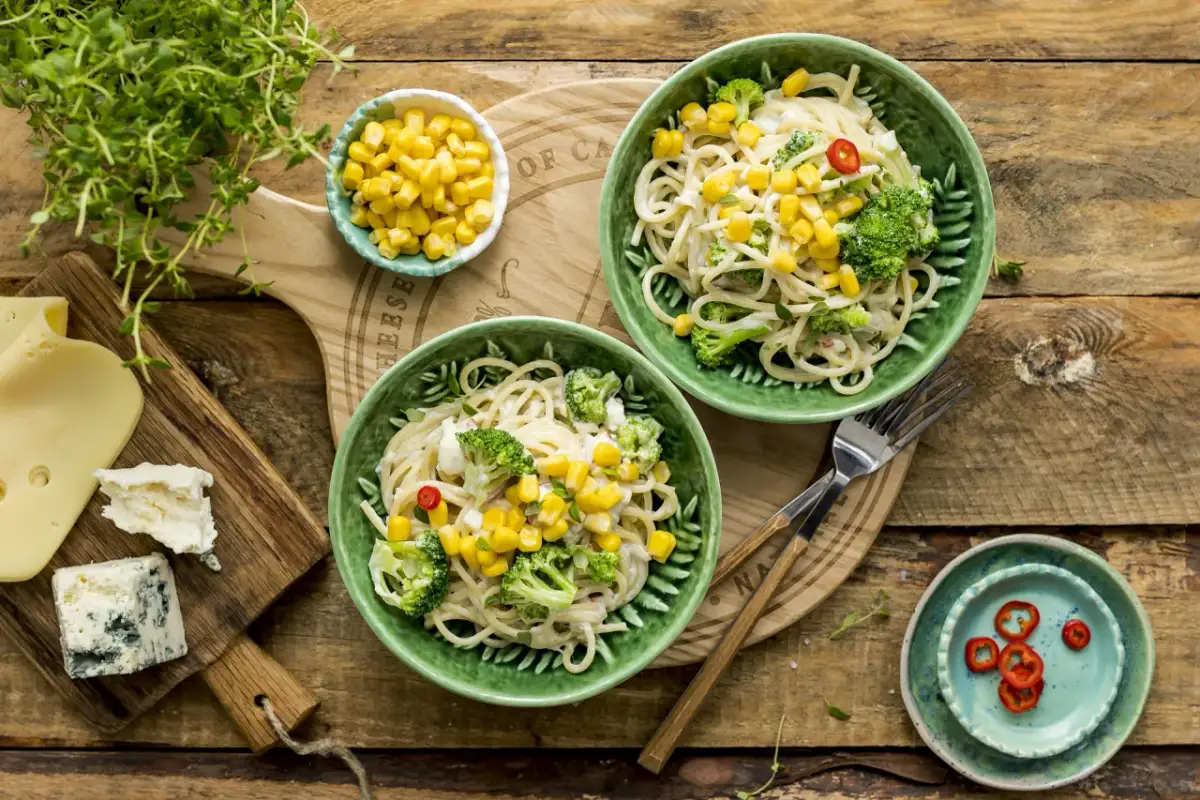 Szybki przepis na spaghetti 4 sery z brokułami, które zachwyca smakiem