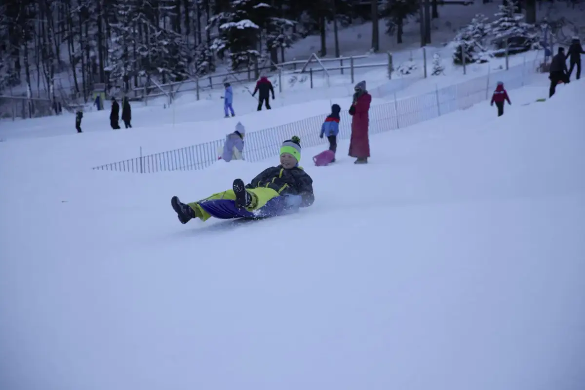 Gdzie na sanki z dzieckiem w Zakopanem? Bezpieczne i radosne miejsca