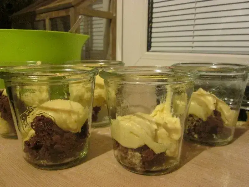 Najlepsze przepisy na ciasto w słoiku, które zachwycą Twoich gości