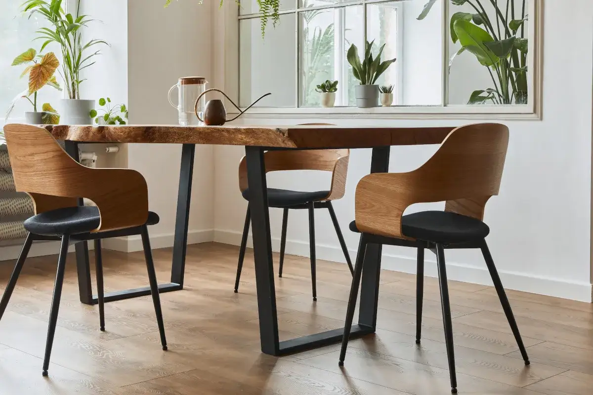 Jakie krzesła do ciemnego stołu? Inspiracje i porady