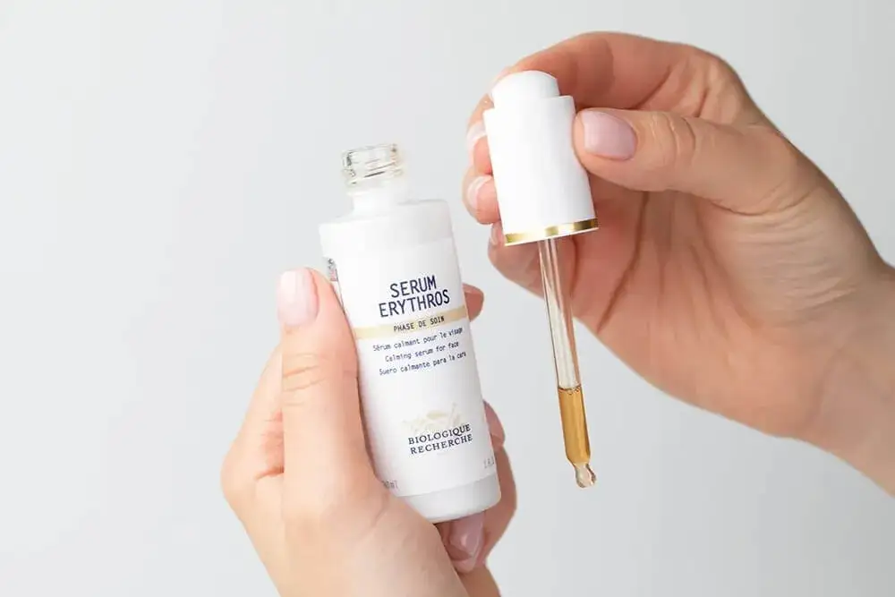 Co daje serum do twarzy? Poznaj jego moc i wybierz idealne dla siebie