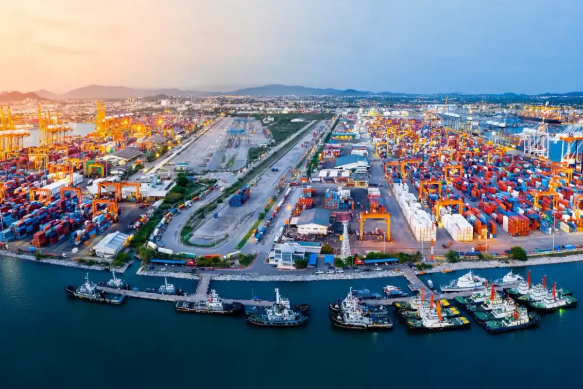 Spedytor międzynarodowy: Jak wygląda praca i ile zarobisz?