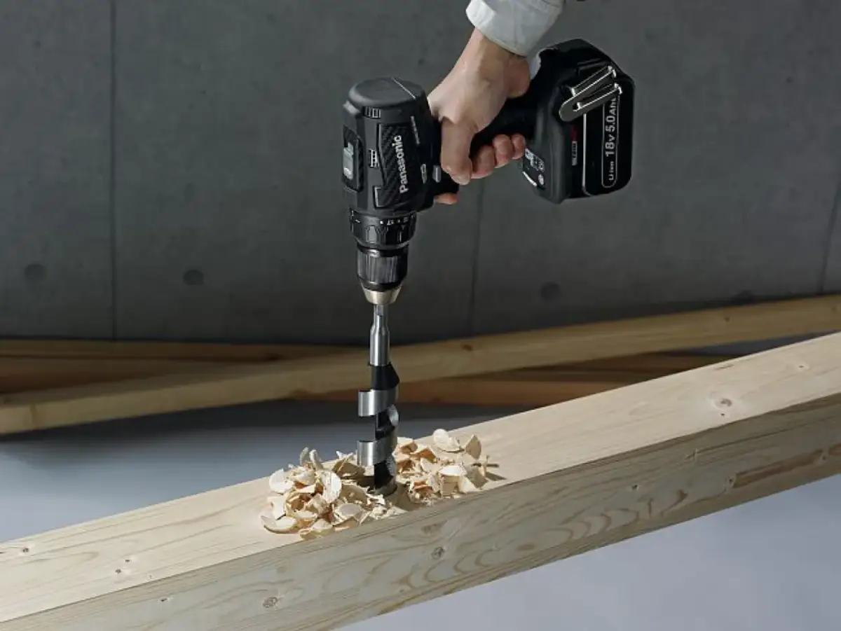 Młotowiertarka czy wiertarka udarowa - która jest lepsza dla Ciebie?