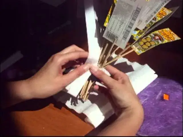 Jak zapakować zdrapki na wesele, aby zachwycić gości i nowożeńców