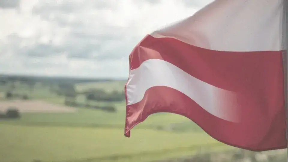 Jak wygląda flaga USA? Poznaj symbolikę i historię "Stars and Stripes"