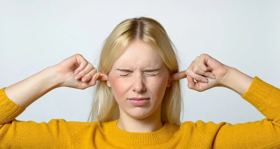 Szum w głowie – co oznacza i jak sobie z nim radzić?