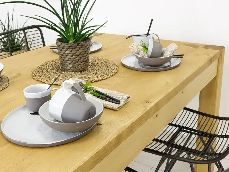 Co położyć na stół w salonie, aby zachwycić gości i siebie