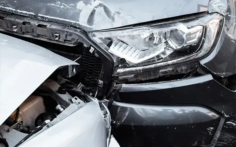 Co potrzebne do oświadczenia o kolizji? Kluczowe informacje, które musisz znać