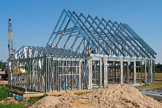 Dom szkieletowy stalowy czy drewniany - co wybrać, aby uniknąć problemów?