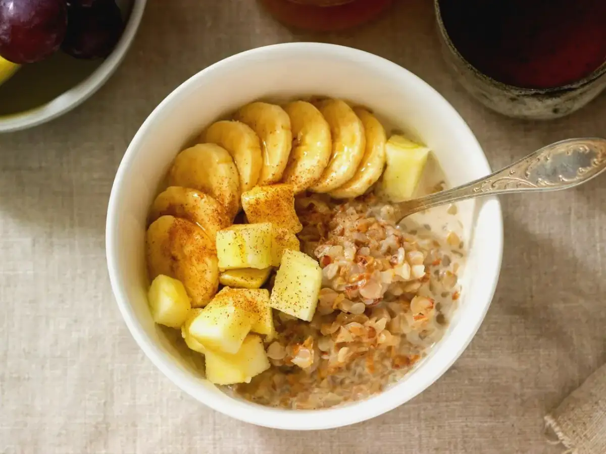 Przepis na zdrową owsiankę, która odmieni Twoje śniadania na lepsze