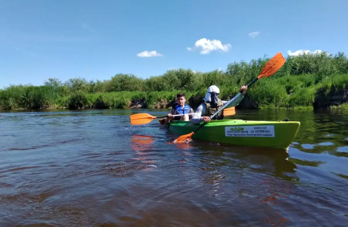 Spływy kajakowe Podlasie: Odkryj rzeki, trasy i jak zaplanować!