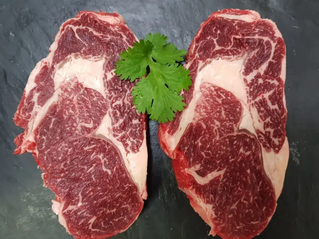 Wołowina marmurkowa: Jak wybrać najlepsze mięso i przygotować je idealnie